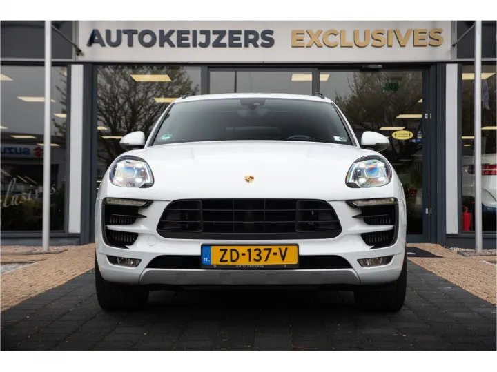 Porsche Macan 3.0 GTS  Image 2